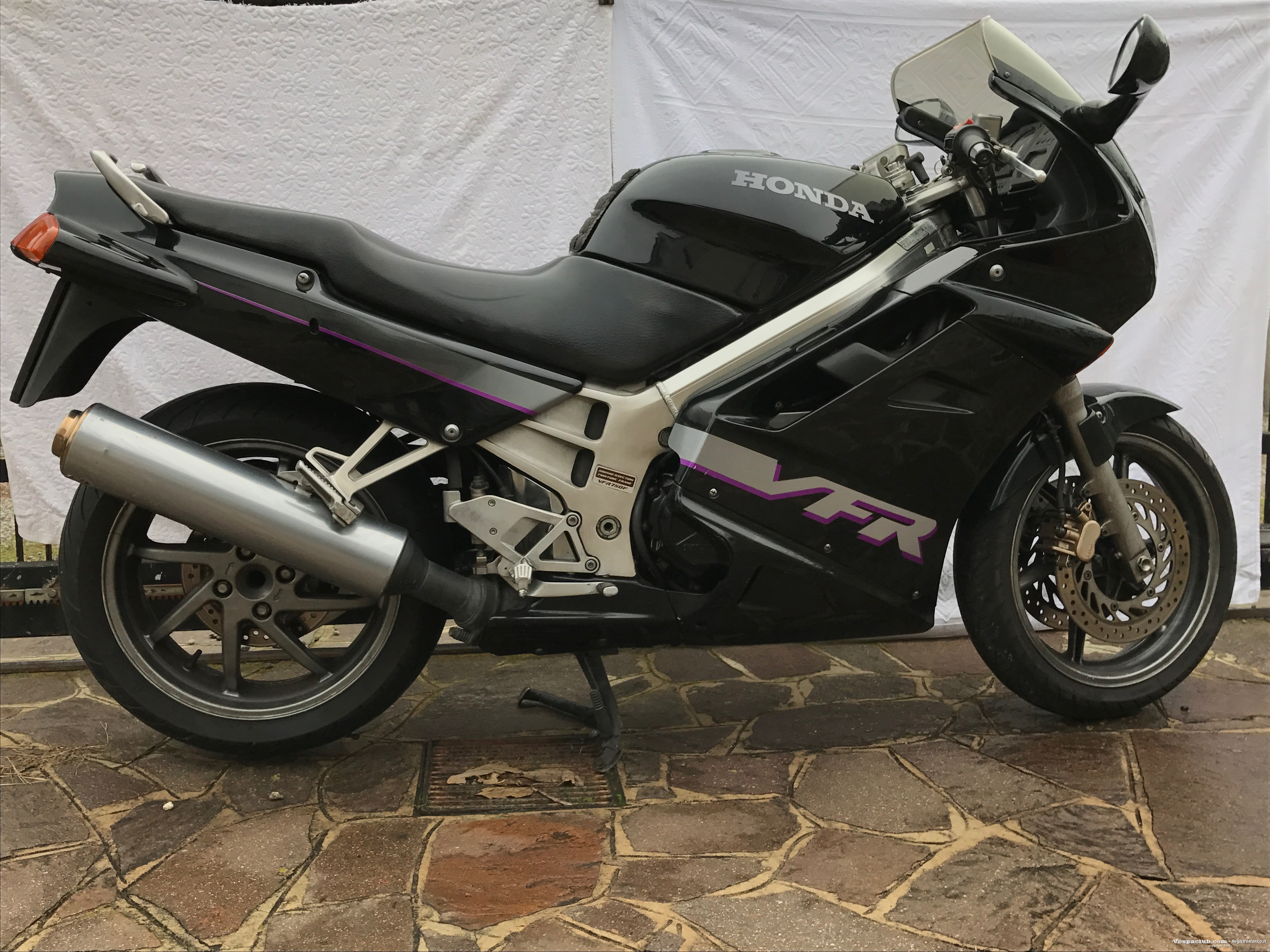 VFR 750