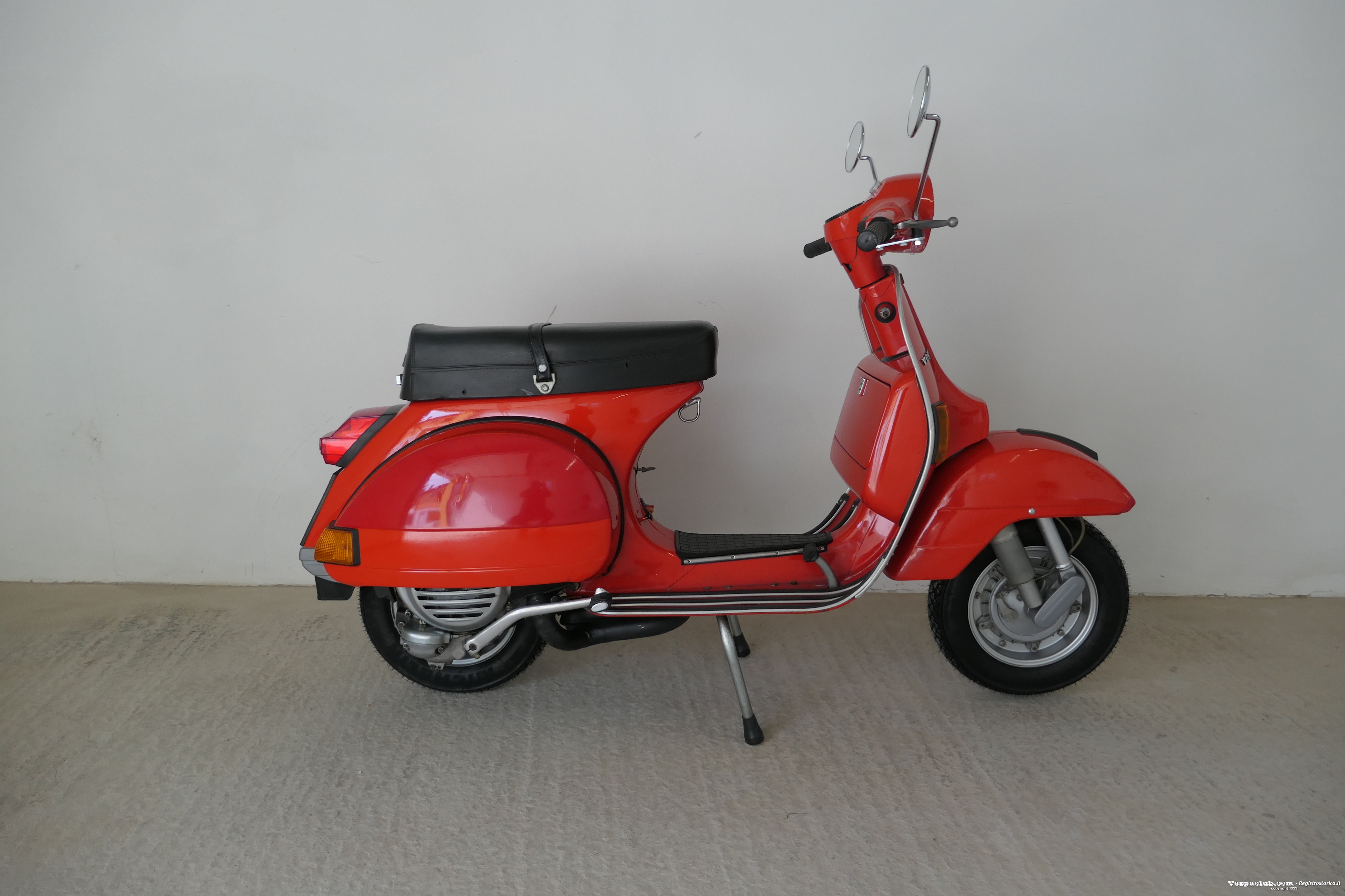 Vespa P200E