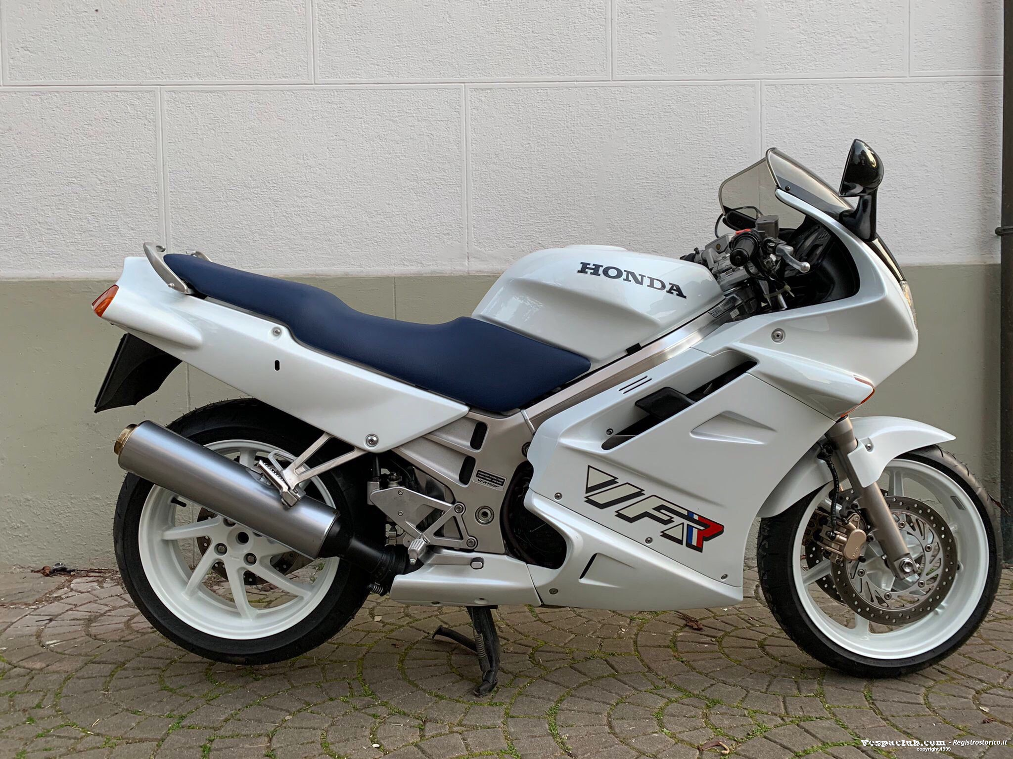VFR 750 F