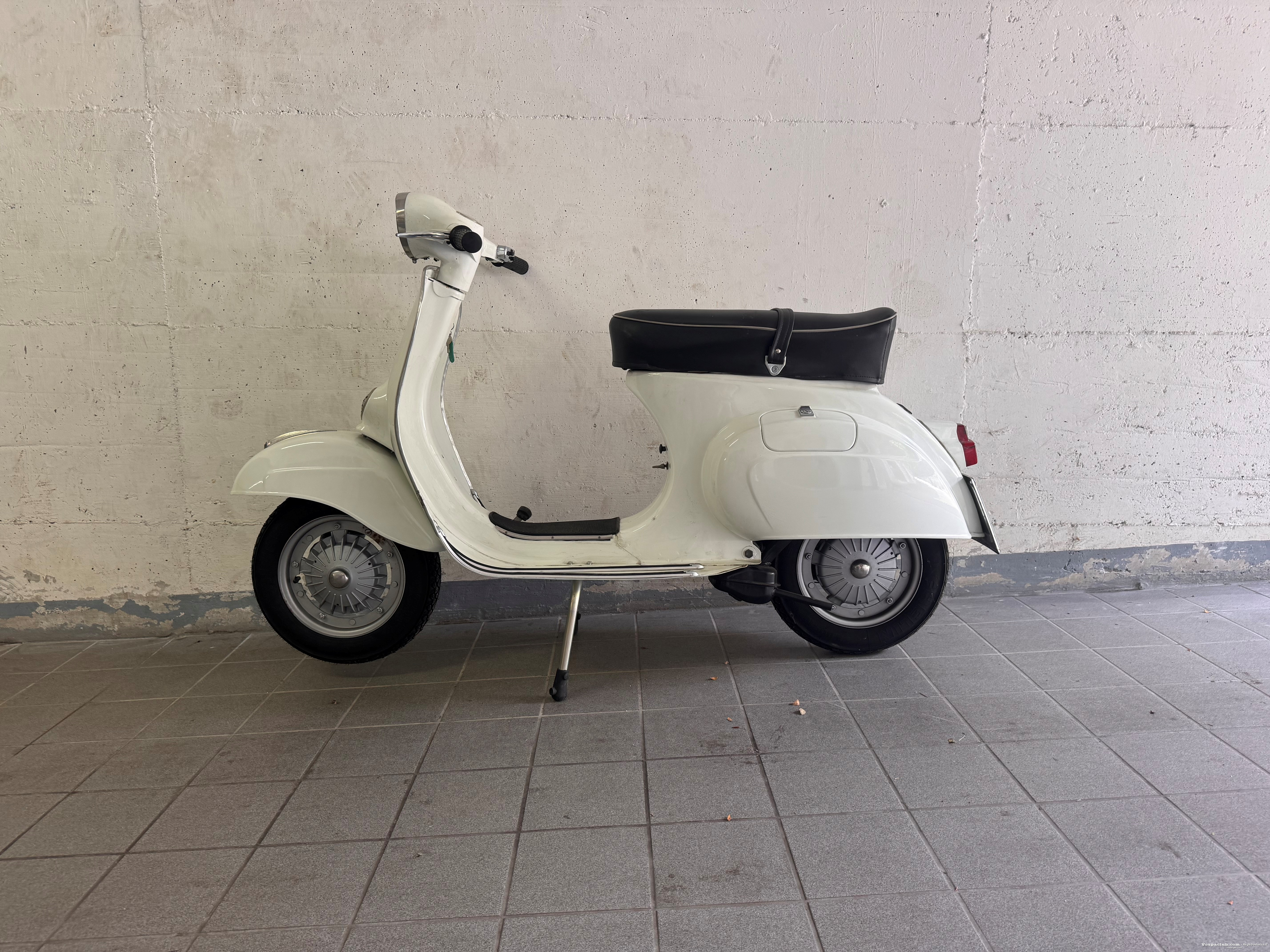 Vespa primavera - lato sinistro